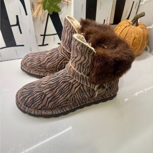 Bearpaw Women’s Size 8 Animal Print Winter Boots